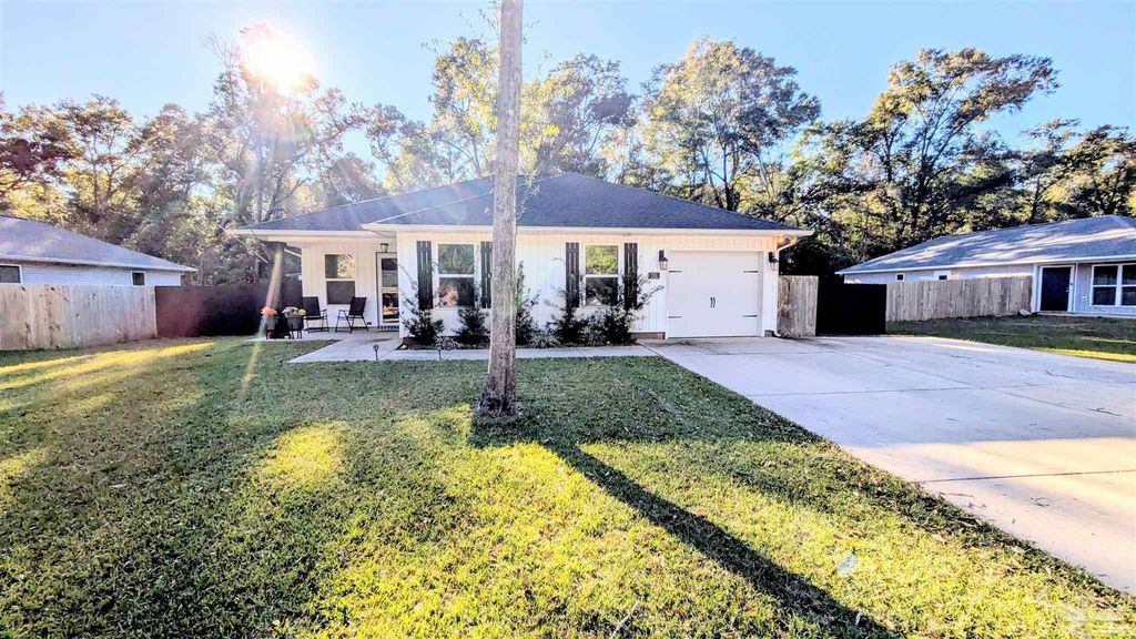 151 Calvert Oaks Dr, Pensacola, FL 32514