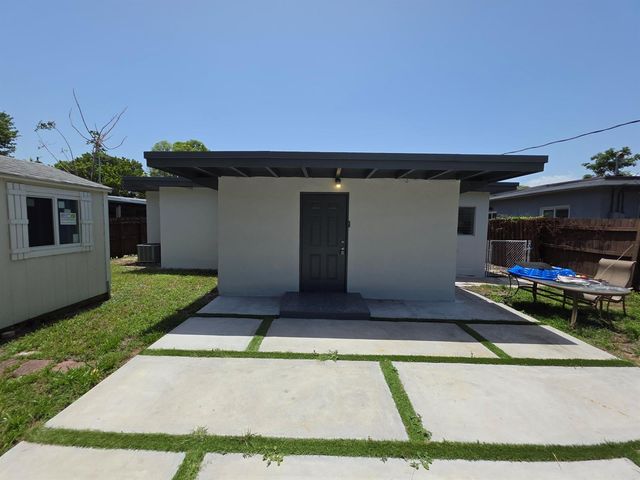 1220 NE 1ST Avenue, Fort Lauderdale, FL 33304