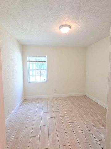 1220 NE 1ST Avenue, Fort Lauderdale, FL 33304