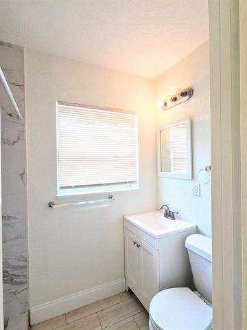 1220 NE 1ST Avenue, Fort Lauderdale, FL 33304