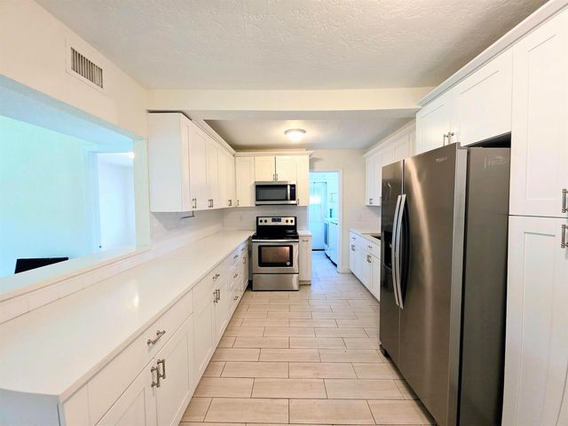 1220 NE 1ST Avenue, Fort Lauderdale, FL 33304