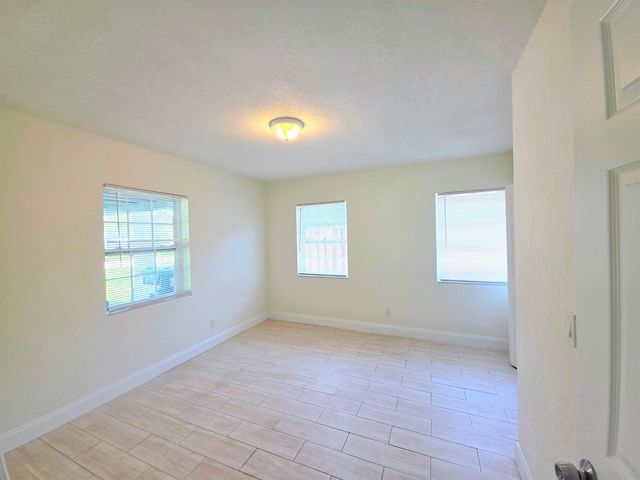 1220 NE 1ST Avenue, Fort Lauderdale, FL 33304