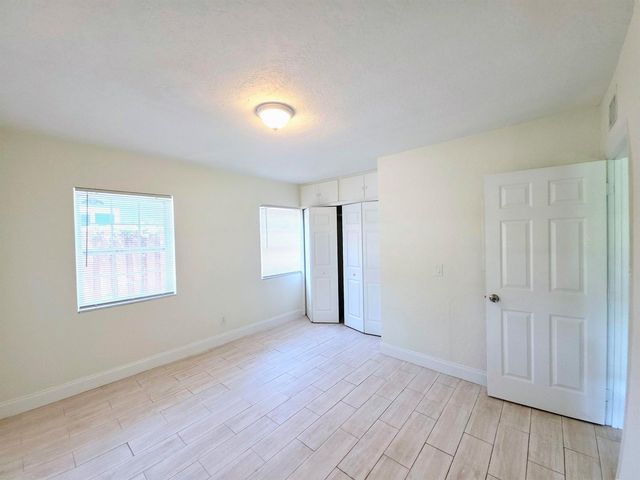1220 NE 1ST Avenue, Fort Lauderdale, FL 33304