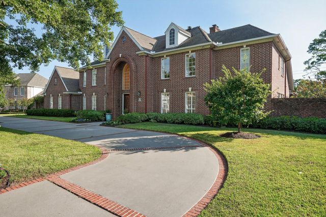 10811 Briar Branch Lane, Hunters Creek Village, TX 77024
