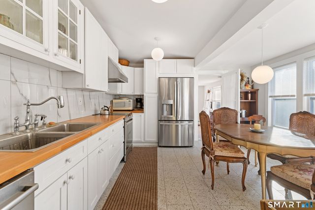 318-316 Grovers Avenue, Bridgeport, CT 06605