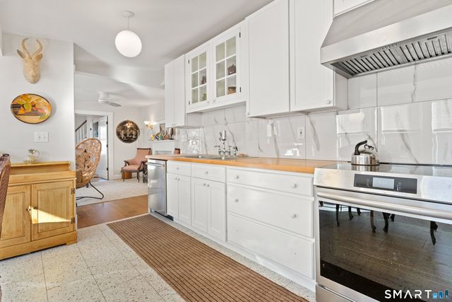 318-316 Grovers Avenue, Bridgeport, CT 06605