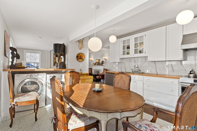 318-316 Grovers Avenue, Bridgeport, CT 06605