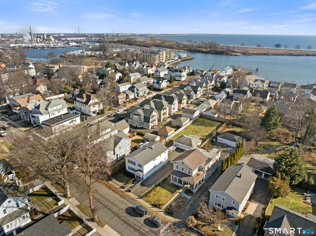 318-316 Grovers Avenue, Bridgeport, CT 06605