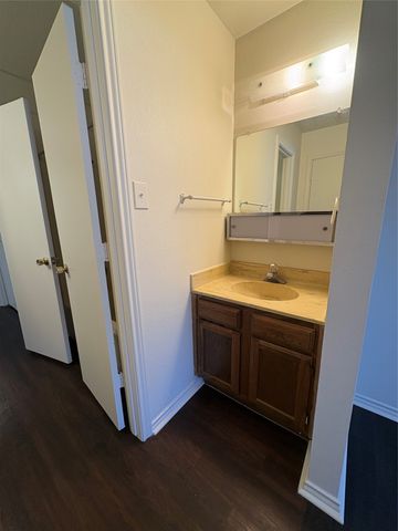 714 HILLCREST, Cedar Hill, TX 75104