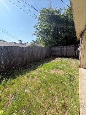 714 HILLCREST, Cedar Hill, TX 75104