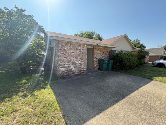 714 HILLCREST, Cedar Hill, TX 75104
