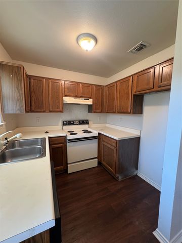 714 HILLCREST, Cedar Hill, TX 75104