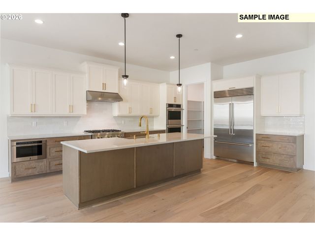 670 N Y St, Washougal, WA 98671