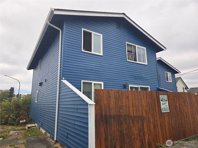 1413 E Marine View Drive, Everett, WA 98201