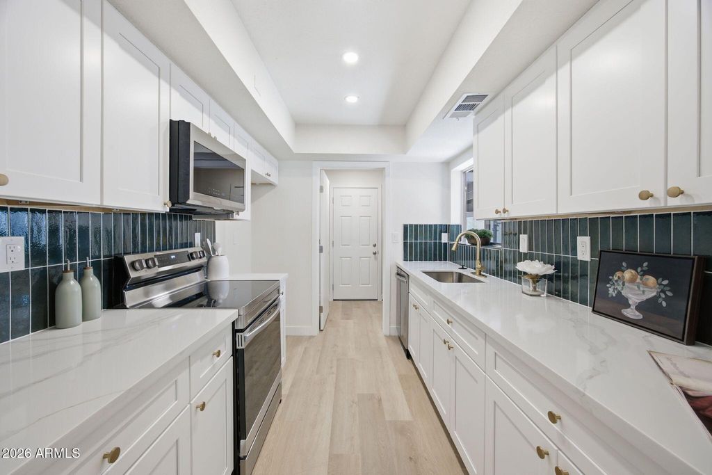4547 W MCLELLAN Road, Glendale, AZ 85301