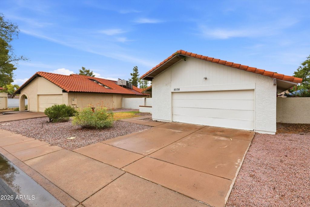 2238 S CATARINA --, Mesa, AZ 85202 — photo 2