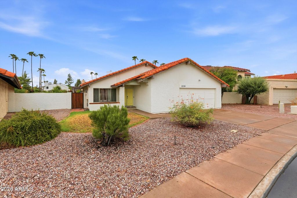 2238 S CATARINA --, Mesa, AZ 85202 — photo 3