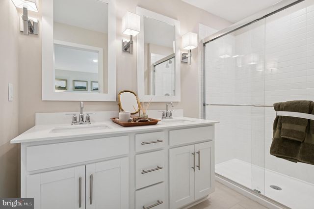 60 SILVERBELL AVE, Berlin, NJ 08009