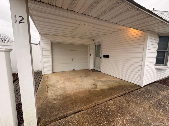 12 Elves Lane, Levittown, NY 11756