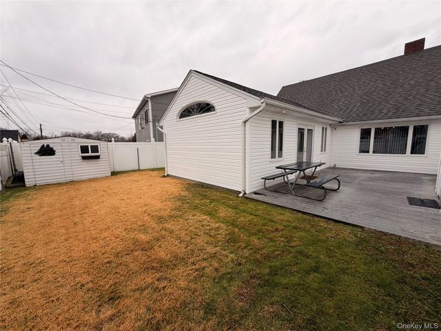 12 Elves Lane, Levittown, NY 11756