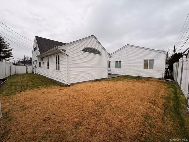 12 Elves Lane, Levittown, NY 11756