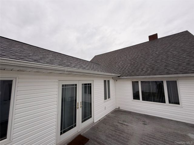 12 Elves Lane, Levittown, NY 11756