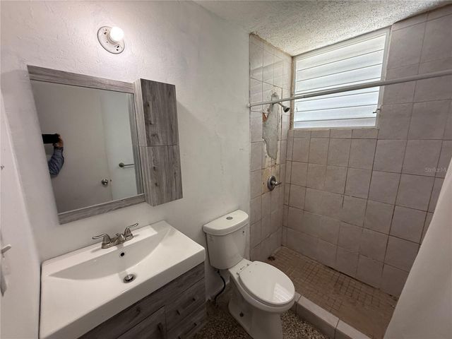 R - 2 Canaria JARDINES DE BORINQUEN, Carolina, PR 00982