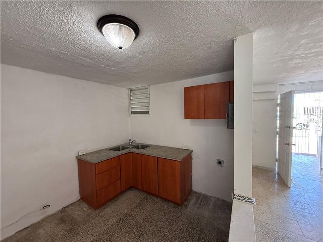 R - 2 Canaria JARDINES DE BORINQUEN, Carolina, PR 00982