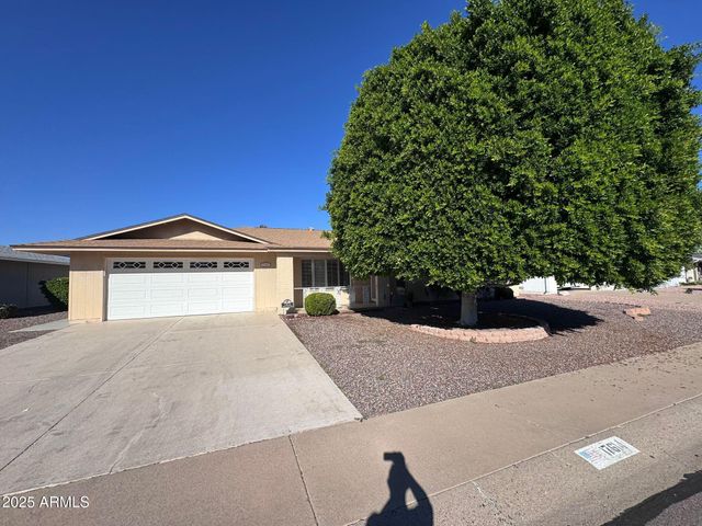 17614 N BUNTLINE Drive, Sun City West, AZ 85375