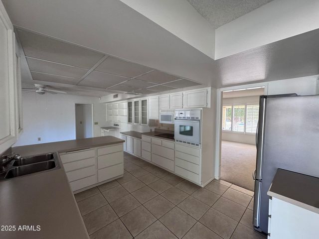 17614 N BUNTLINE Drive, Sun City West, AZ 85375
