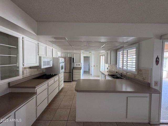 17614 N BUNTLINE Drive, Sun City West, AZ 85375