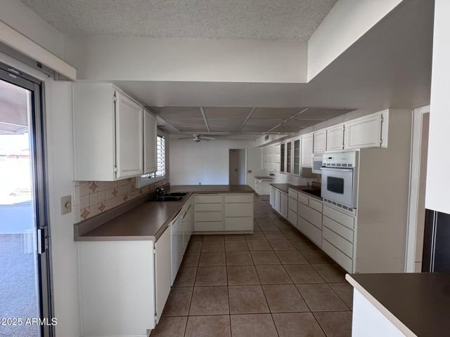 17614 N BUNTLINE Drive, Sun City West, AZ 85375