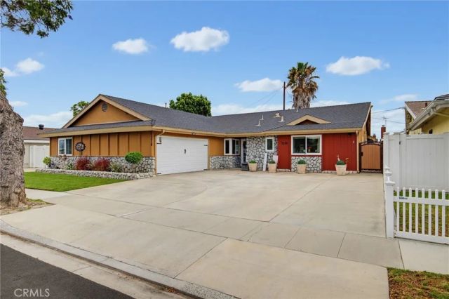 5210 E Canton Street, Long Beach, CA 90815