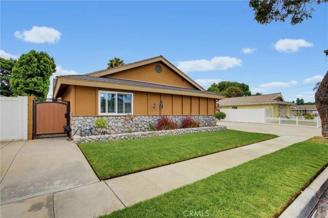 5210 E Canton Street, Long Beach, CA 90815