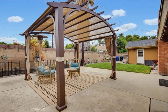 5210 E Canton Street, Long Beach, CA 90815