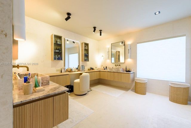 5902 SW 105th St, Pinecrest, FL 33156