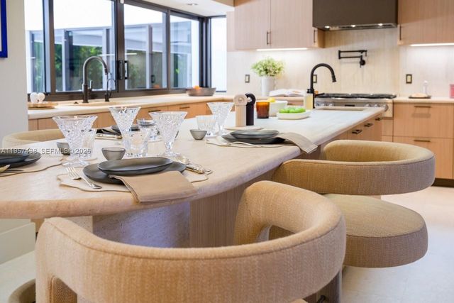 5902 SW 105th St, Pinecrest, FL 33156