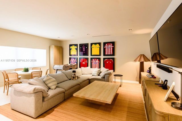 5902 SW 105th St, Pinecrest, FL 33156