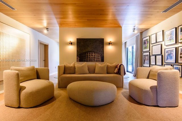 5902 SW 105th St, Pinecrest, FL 33156