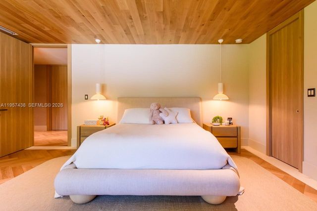 5902 SW 105th St, Pinecrest, FL 33156