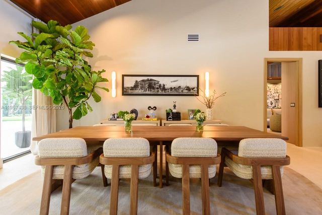 5902 SW 105th St, Pinecrest, FL 33156