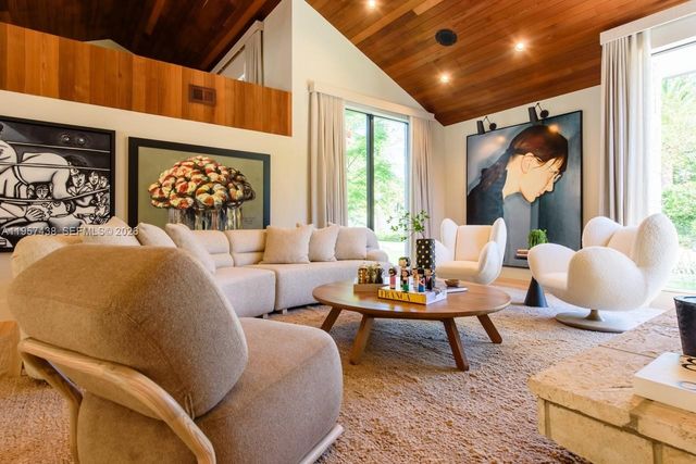 5902 SW 105th St, Pinecrest, FL 33156