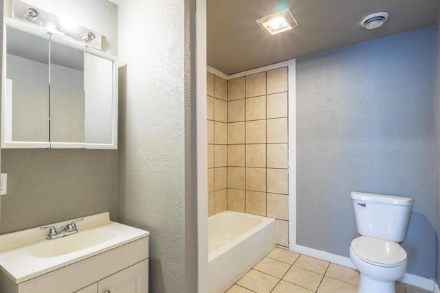935 W Greenfield AVENUE, Milwaukee, WI 53204