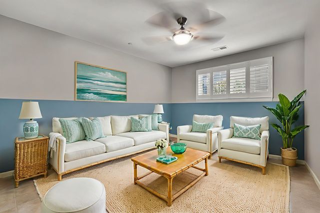 843 Lexington Circle E, Des Plaines, IL 60016