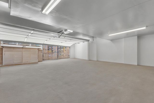 843 Lexington Circle E, Des Plaines, IL 60016