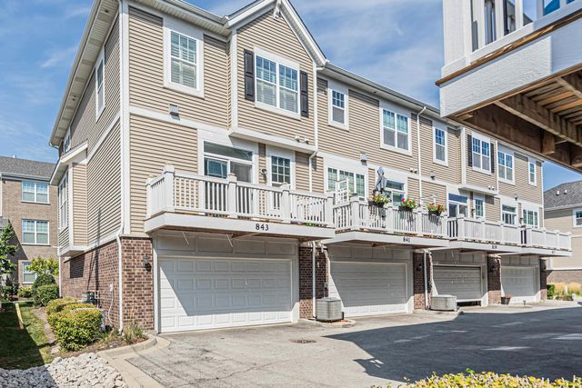 843 Lexington Circle E, Des Plaines, IL 60016