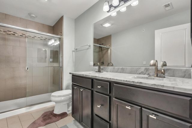 843 Lexington Circle E, Des Plaines, IL 60016