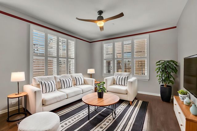 843 Lexington Circle E, Des Plaines, IL 60016