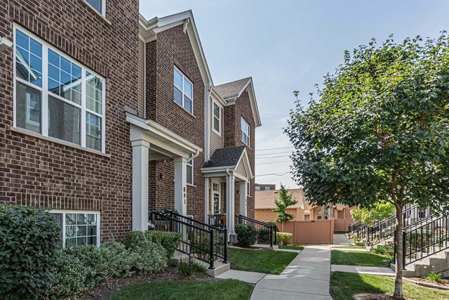 843 Lexington Circle E, Des Plaines, IL 60016
