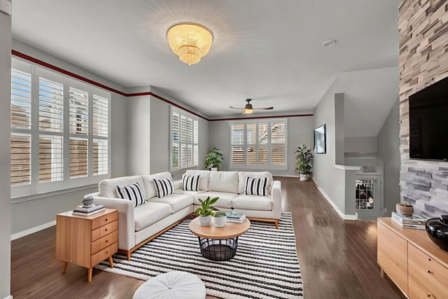 843 Lexington Circle E, Des Plaines, IL 60016